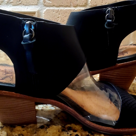 Elegant SOFFT Menaka Black Wedge Sandals With Buckle And Buckle Size 8M - Picture 9 of 9